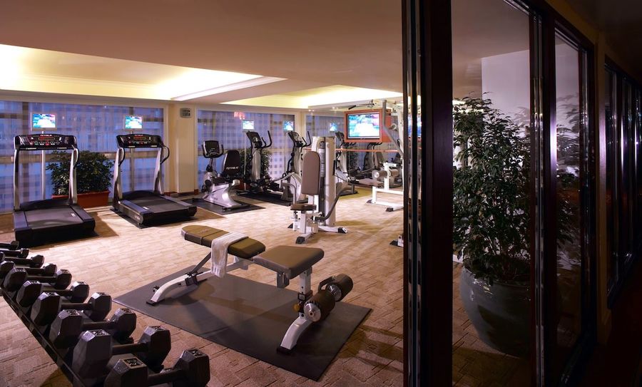 The gym is small, especially since you're sharing with guests from over 600 other rooms.